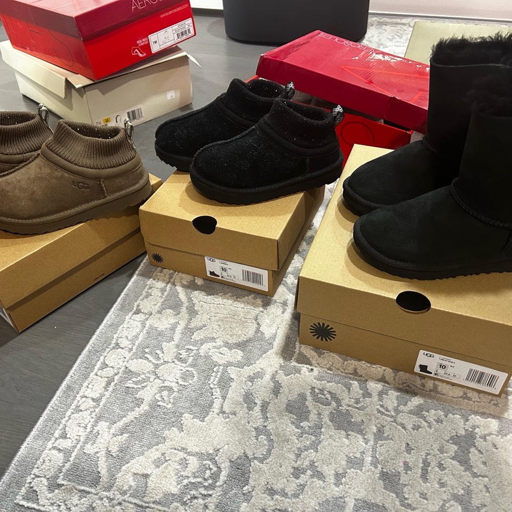 AUTHENTIC Kids UGGS Toddler size 10 (all 3) UGG Black &  Brown Boots